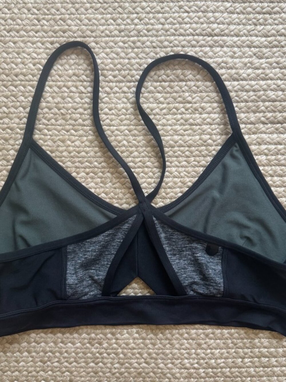 Under Armour Light Support Sports Bra Black Gray Colorblock Strappy Size L - Picture 3 of 4